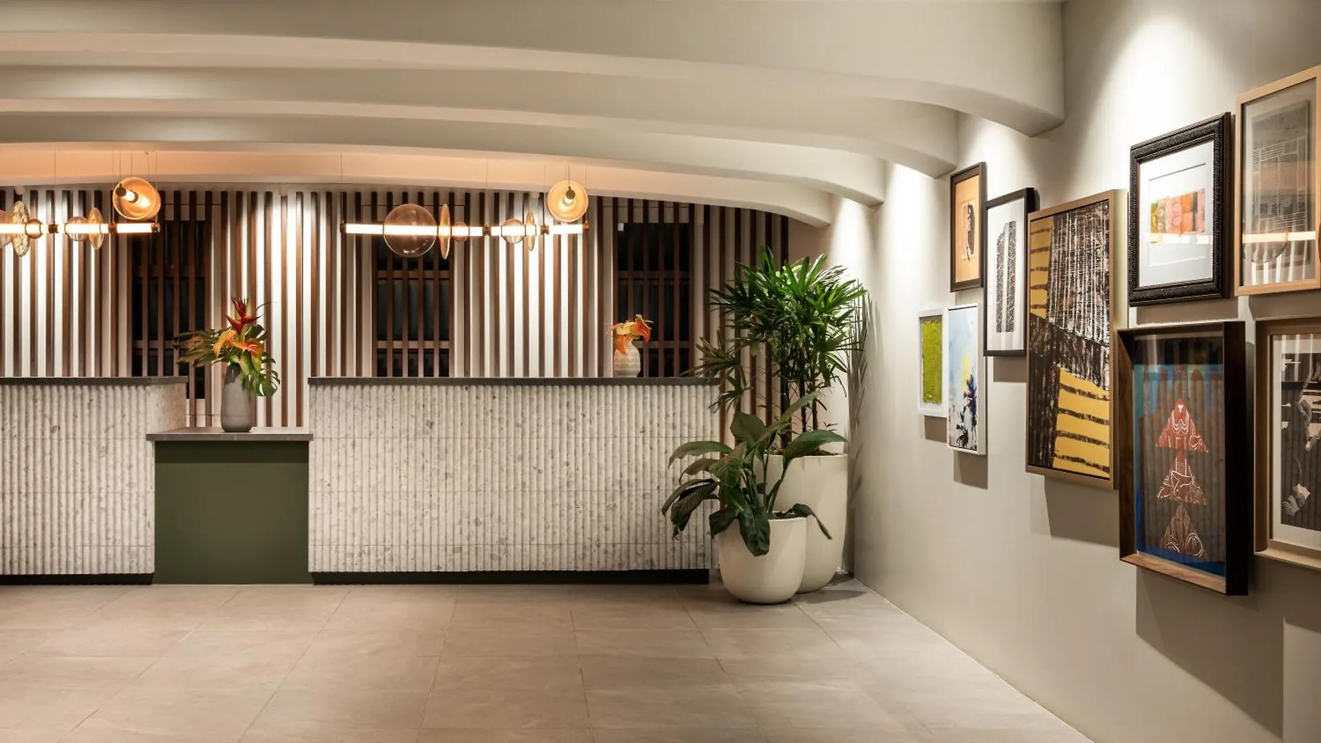 Romer Waikiki At The Ambassador Honolulu