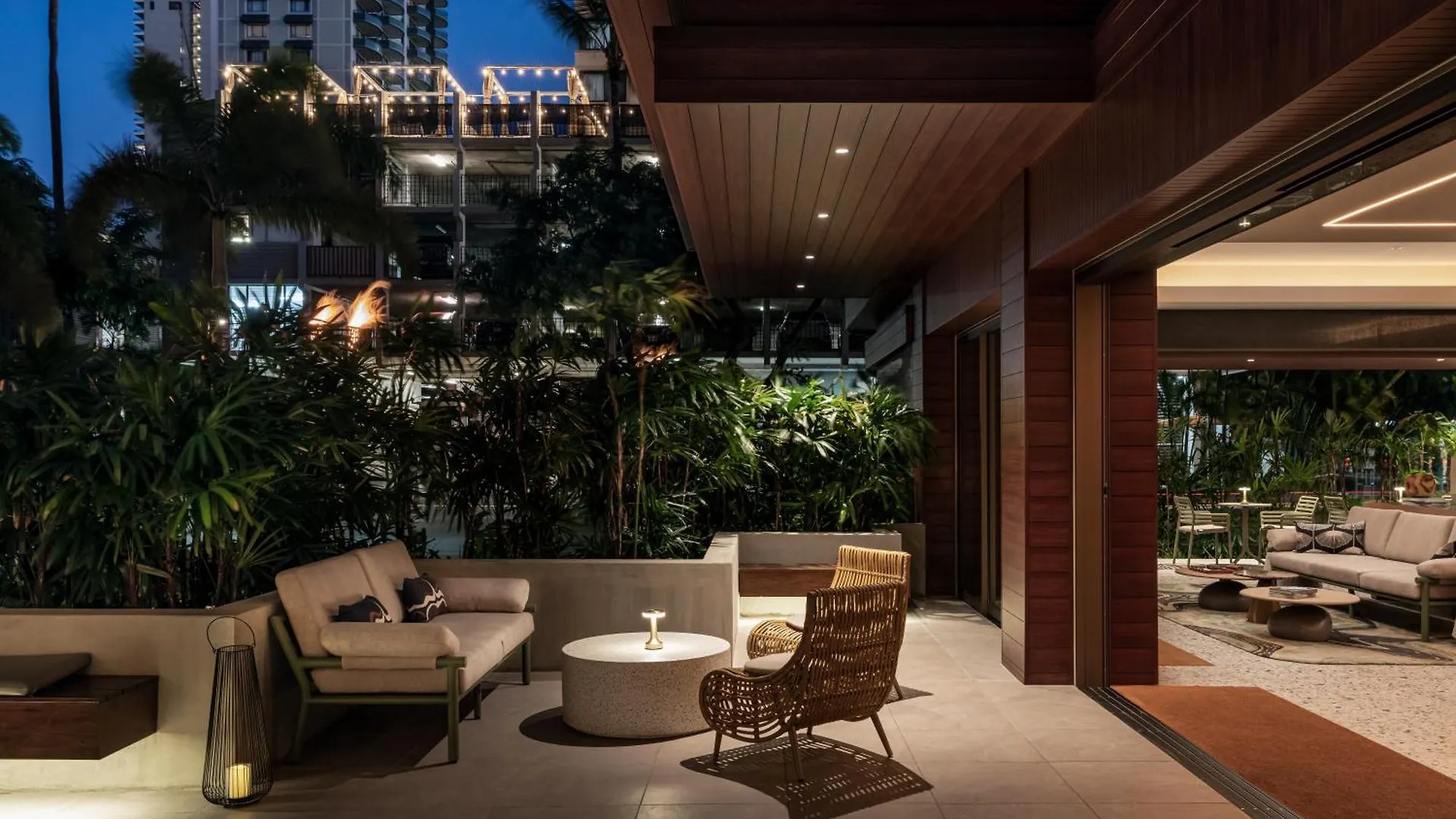 Romer Waikiki At The Ambassador Honolulu Hotel
