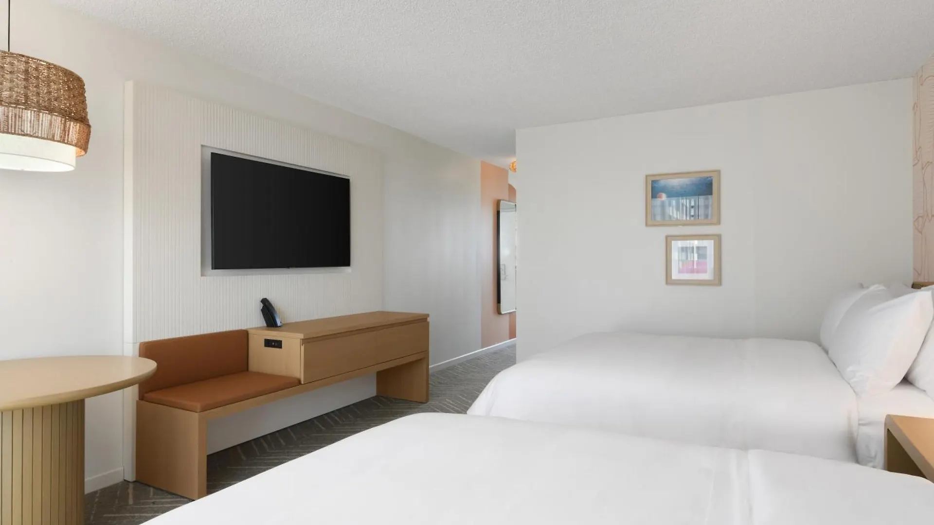 Romer Waikiki At The Ambassador Honolulu Hotel