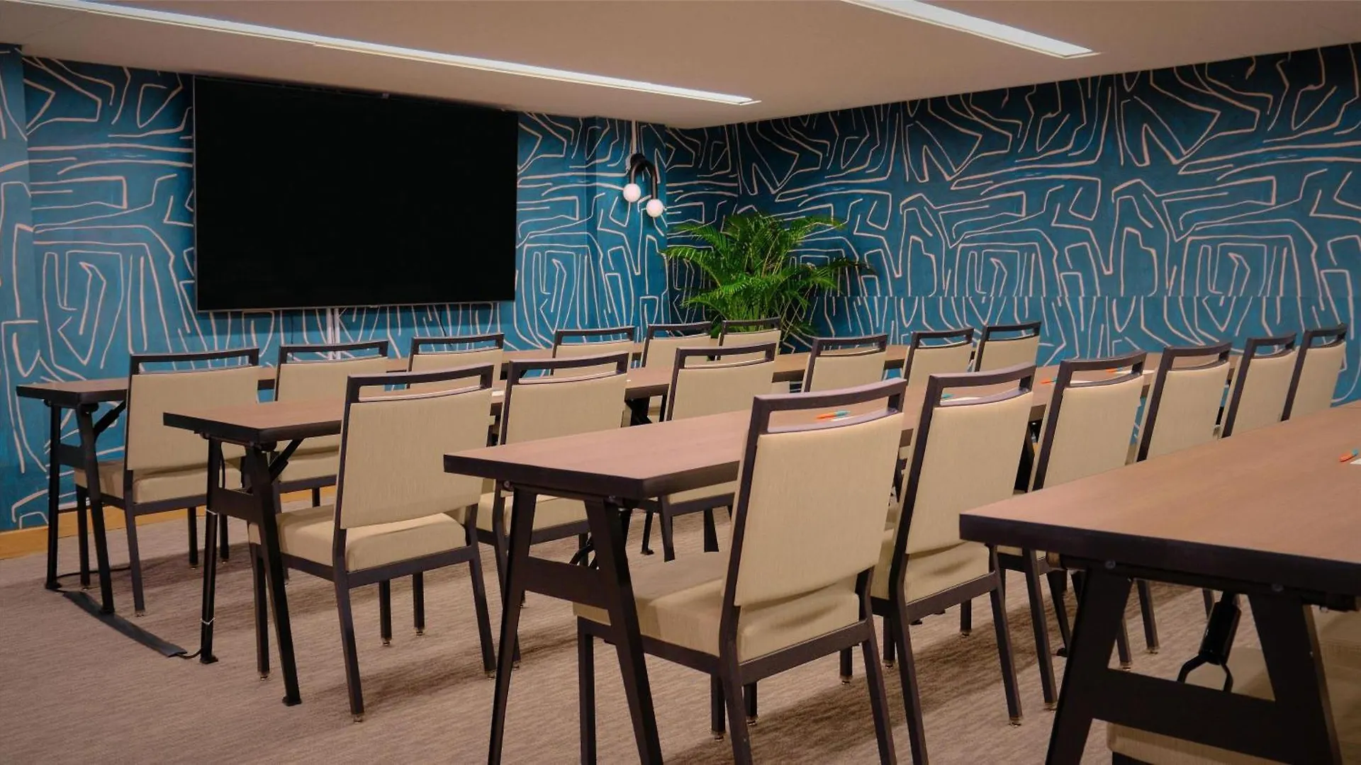 Romer Waikiki At The Ambassador Honolulu